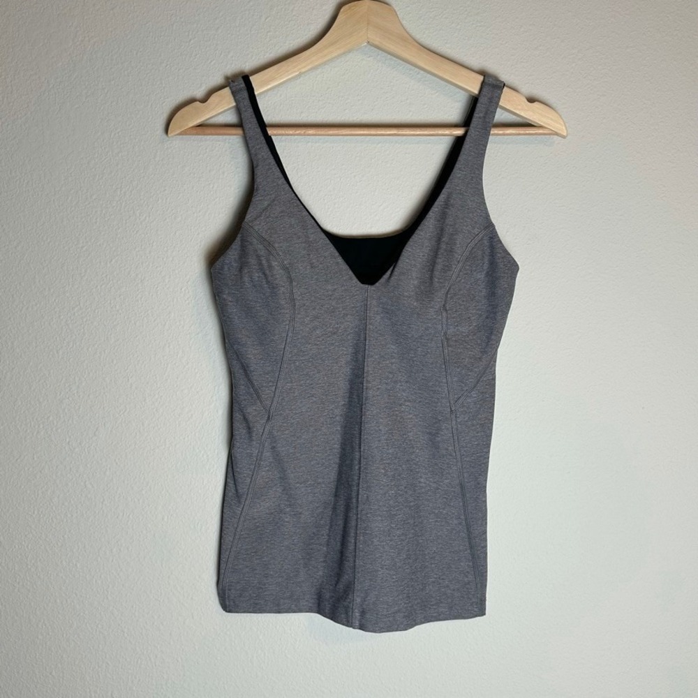 Lululemon Heathered Grey V-Neck Athletic Tank Top‎ with Shelf Bra Women Size 4